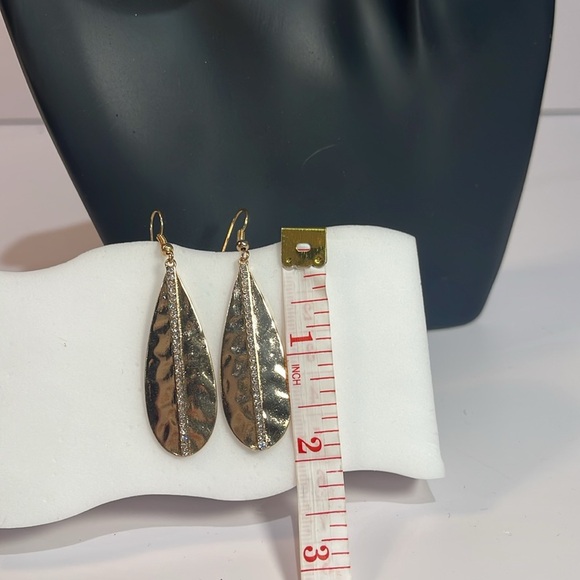 NWOT Gold Tone Leaf Earrings With Rhinestones - Picture 5 of 5